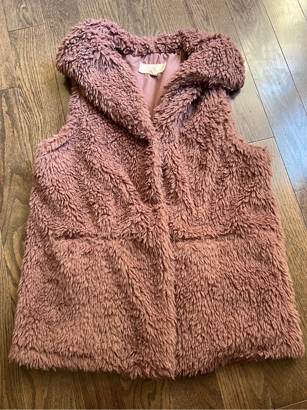 Thread and supply Sherpa shaggy vest women’s small